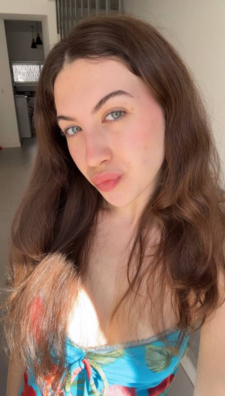 Nude girl Amber in Stockholm