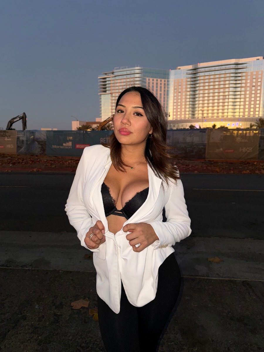 Take a pause and enjoy Ali Cruz — streaming from Stockholm