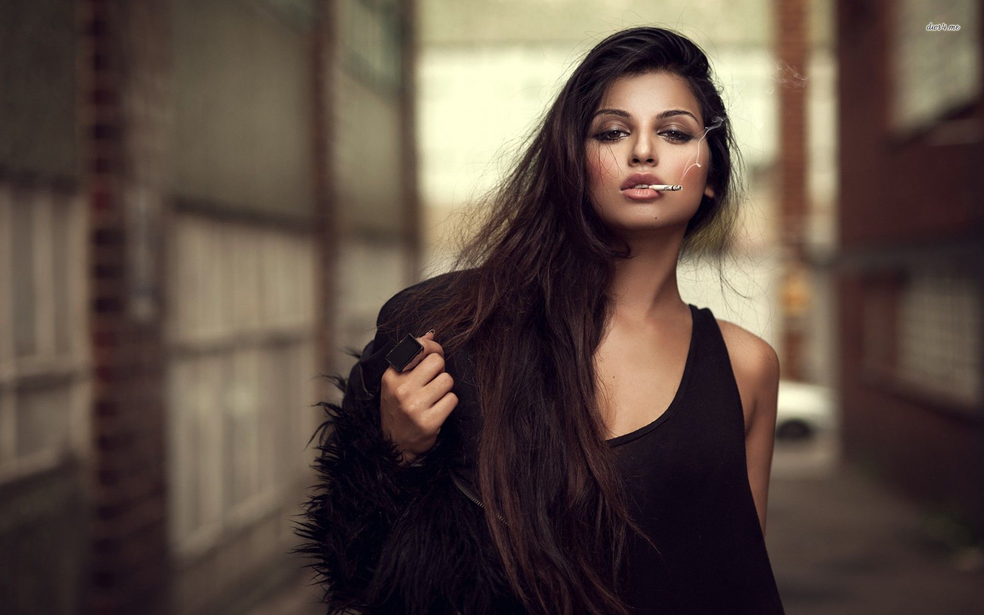 A playful frame from Sassy girls — online in Stockholm