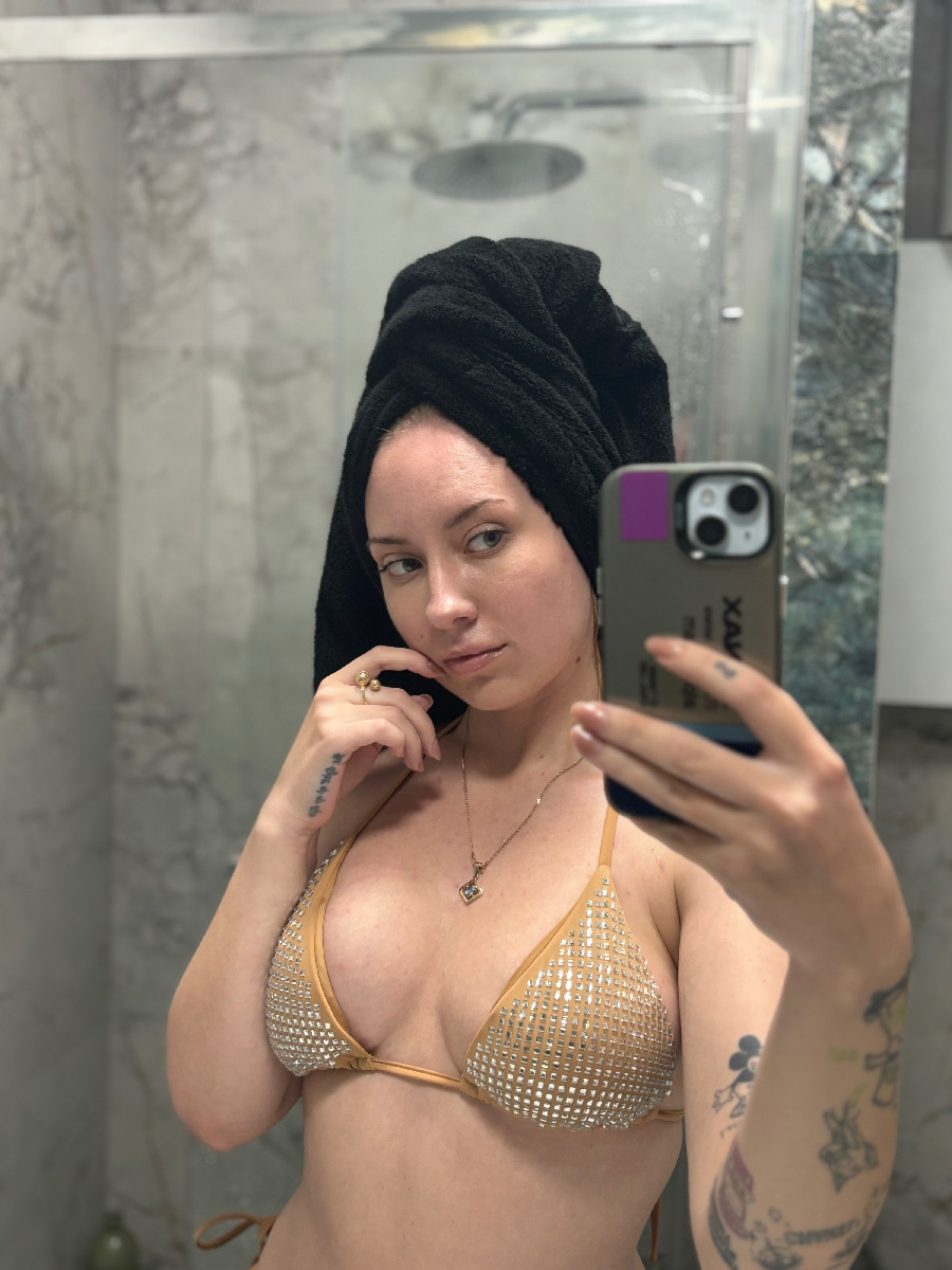 Nude girl KateV in Stockholm