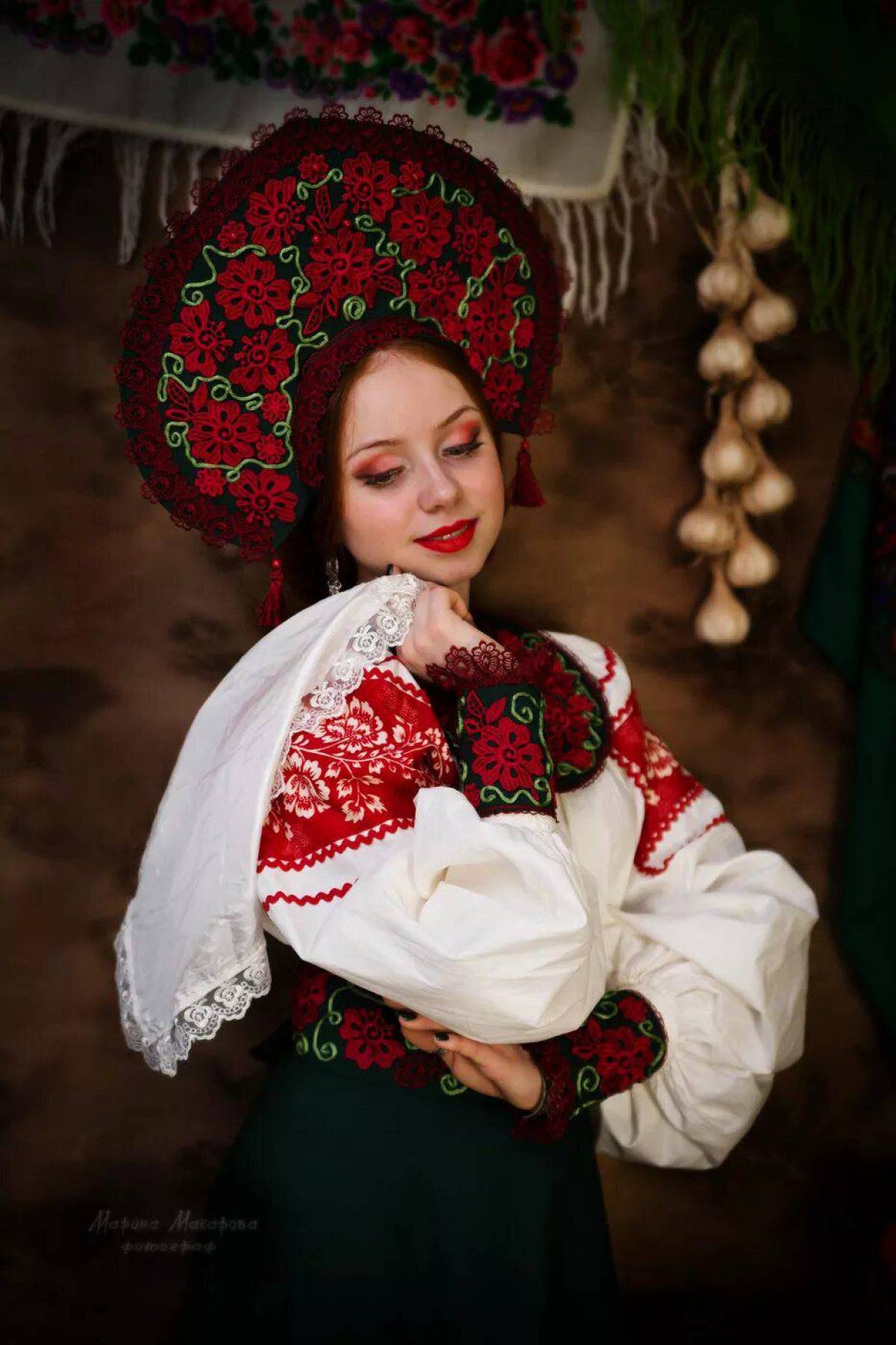 Take a pause and enjoy Women in Slavic costumes — streaming from Stockholm